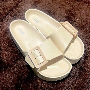 Mia woman’s large buckle slip on sandals size 9
